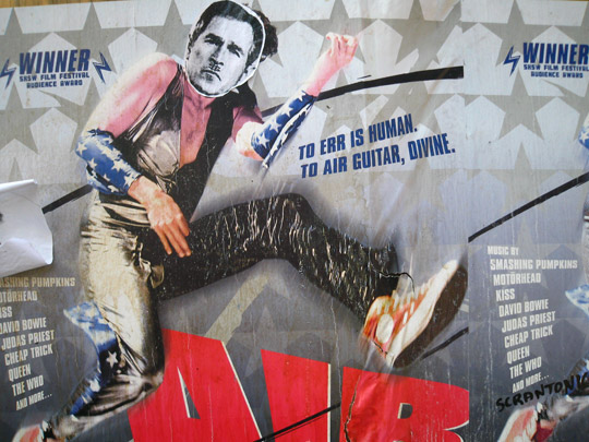  MIKEL URMENETA _ bush en el paredón 