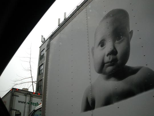  MIKEL URMENETA _ camión y niño 