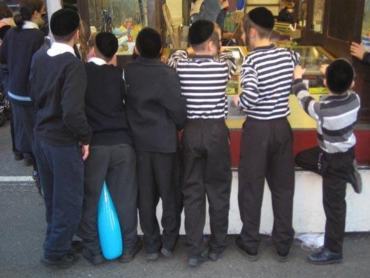  MIKEL URMENETA _ fiesta en lee avenue (2) 