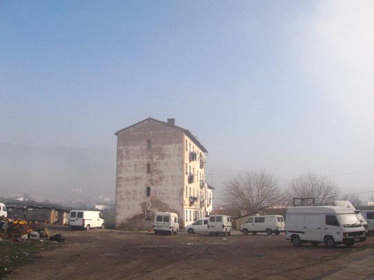  MIKEL URMENETA _ furgonetas en la niebla 