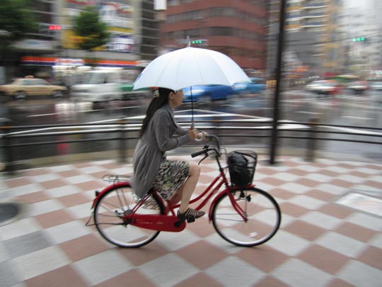  MIKEL URMENETA _ paraguas verde 