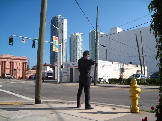  MIKEL URMENETA _ poli en miami 