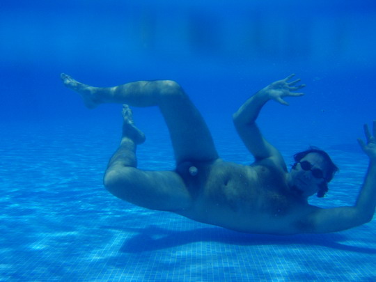  MIKEL URMENETA _ salchicha bajo el agua 