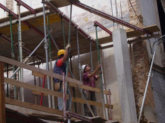  ALICIA OTAEGUI _ cariátides 