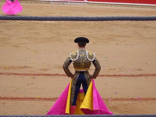  ALICIA OTAEGUI _ duelo de capotes 