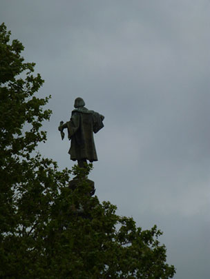  ALICIA OTAEGUI _ pájaro en rama 