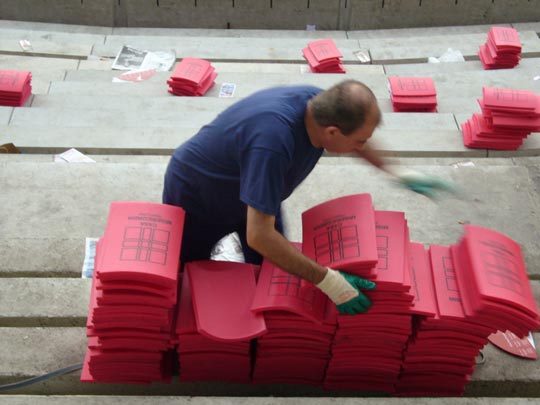  ALICIA OTAEGUI _ sólo trabaja con rojas 
