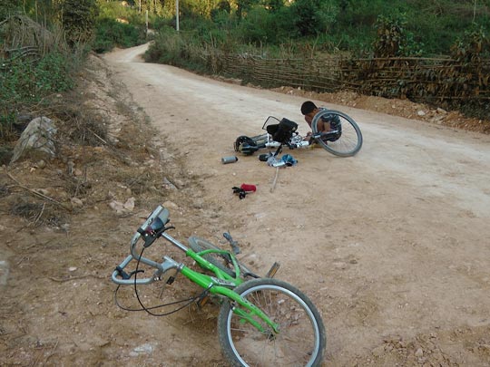  PEIO RUIZ CABESTANY _ servicio asistencia en carretera. laos 