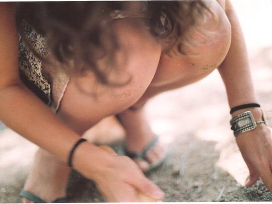  SARA COSTA _ arena en las rodillas 