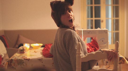  SARA COSTA _ captura de pantalla. autorretrato. sabemos hacer videos y disfraces 