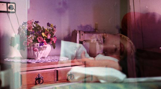  SARA COSTA _ cosiendo 